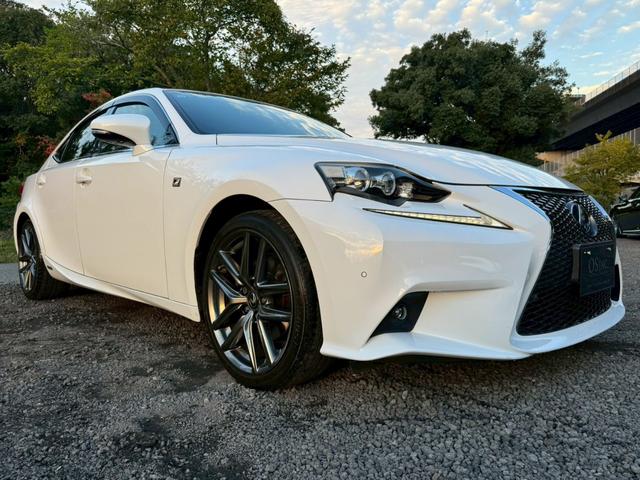 IS 300h Fスポーツ /サンルーフ/クルーズコントロール/コーナーセンサー/シートヒータ・エアコン/ステアリングヒーター/電動格納ミラー/パワーシート/シートメモリー/レッドレザー/ETC/バックカメラ/Bluetooth(14枚目)