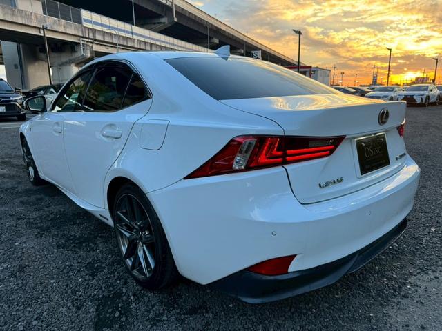 IS 300h Fスポーツ /サンルーフ/クルーズコントロール/コーナーセンサー/シートヒータ・エアコン/ステアリングヒーター/電動格納ミラー/パワーシート/シートメモリー/レッドレザー/ETC/バックカメラ/Bluetooth(27枚目)