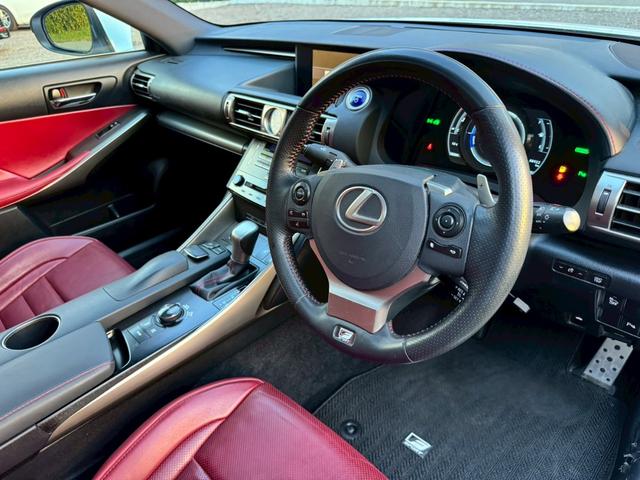 IS 300h Fスポーツ /サンルーフ/クルーズコントロール/コーナーセンサー/シートヒータ・エアコン/ステアリングヒーター/電動格納ミラー/パワーシート/シートメモリー/レッドレザー/ETC/バックカメラ/Bluetooth(39枚目)