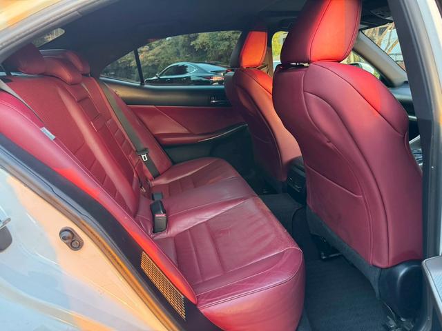 IS 300h Fスポーツ /サンルーフ/クルーズコントロール/コーナーセンサー/シートヒータ・エアコン/ステアリングヒーター/電動格納ミラー/パワーシート/シートメモリー/レッドレザー/ETC/バックカメラ/Bluetooth(56枚目)