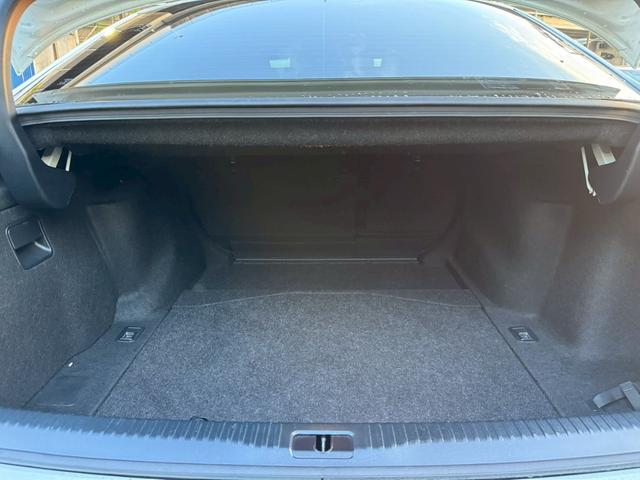 IS 300h Fスポーツ /サンルーフ/クルーズコントロール/コーナーセンサー/シートヒータ・エアコン/ステアリングヒーター/電動格納ミラー/パワーシート/シートメモリー/レッドレザー/ETC/バックカメラ/Bluetooth(61枚目)