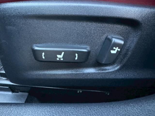 IS 300h Fスポーツ /サンルーフ/クルーズコントロール/コーナーセンサー/シートヒータ・エアコン/ステアリングヒーター/電動格納ミラー/パワーシート/シートメモリー/レッドレザー/ETC/バックカメラ/Bluetooth(69枚目)