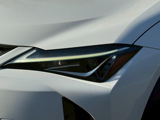 UX 250h Fスポーツ /ワンオーナー/BSM/衝突軽減/レーダークルーズ/レーンキープ/コーナーセンサー/パワーバックドア/パワーシート/シートメモリー/シートヒータ・エアコン/ステアリングヒーター/置くだけ充電/ETC(5枚目)