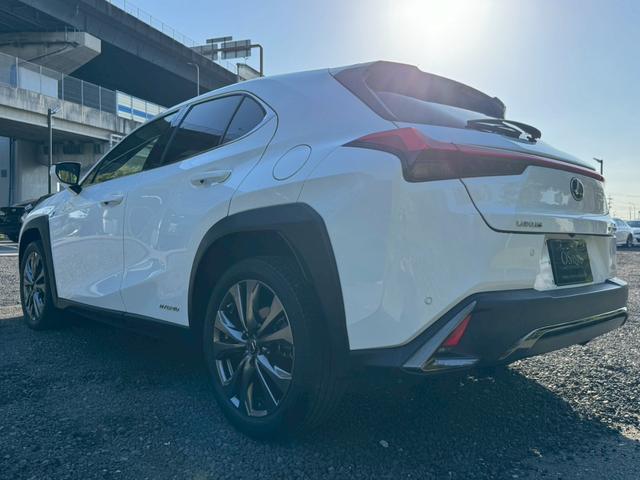 UX 250h Fスポーツ /ワンオーナー/BSM/衝突軽減/レーダークルーズ/レーンキープ/コーナーセンサー/パワーバックドア/パワーシート/シートメモリー/シートヒータ・エアコン/ステアリングヒーター/置くだけ充電/ETC(28枚目)