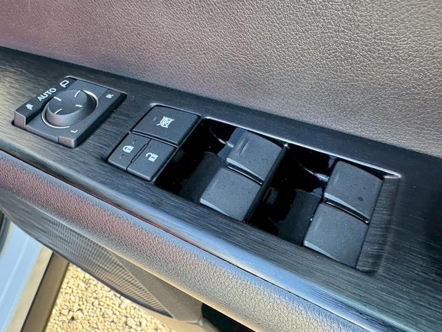 UX 250h Fスポーツ /ワンオーナー/BSM/衝突軽減/レーダークルーズ/レーンキープ/コーナーセンサー/パワーバックドア/パワーシート/シートメモリー/シートヒータ・エアコン/ステアリングヒーター/置くだけ充電/ETC(32枚目)