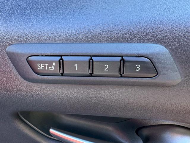 UX 250h Fスポーツ /ワンオーナー/BSM/衝突軽減/レーダークルーズ/レーンキープ/コーナーセンサー/パワーバックドア/パワーシート/シートメモリー/シートヒータ・エアコン/ステアリングヒーター/置くだけ充電/ETC(33枚目)