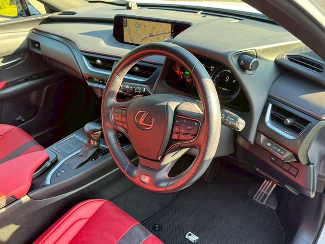 UX 250h Fスポーツ /ワンオーナー/BSM/衝突軽減/レーダークルーズ/レーンキープ/コーナーセンサー/パワーバックドア/パワーシート/シートメモリー/シートヒータ・エアコン/ステアリングヒーター/置くだけ充電/ETC(38枚目)