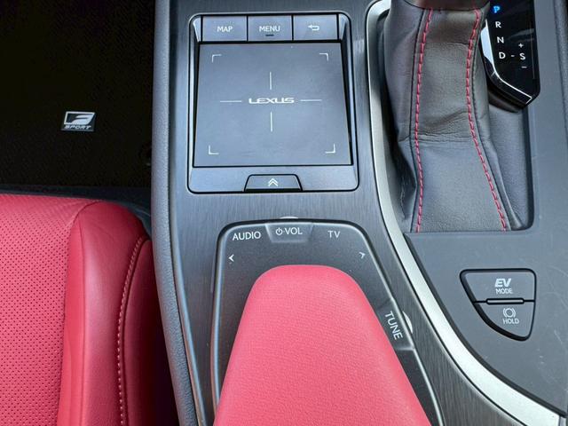 UX 250h Fスポーツ /ワンオーナー/BSM/衝突軽減/レーダークルーズ/レーンキープ/コーナーセンサー/パワーバックドア/パワーシート/シートメモリー/シートヒータ・エアコン/ステアリングヒーター/置くだけ充電/ETC(50枚目)