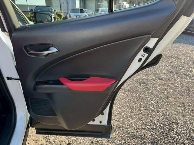 UX 250h Fスポーツ /ワンオーナー/BSM/衝突軽減/レーダークルーズ/レーンキープ/コーナーセンサー/パワーバックドア/パワーシート/シートメモリー/シートヒータ・エアコン/ステアリングヒーター/置くだけ充電/ETC(57枚目)