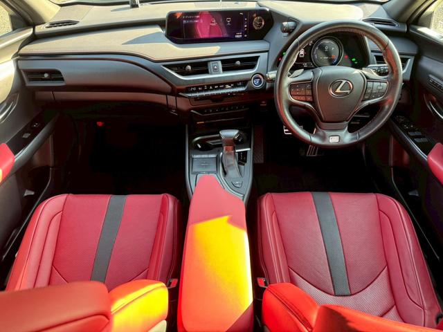 UX 250h Fスポーツ /ワンオーナー/BSM/衝突軽減/レーダークルーズ/レーンキープ/コーナーセンサー/パワーバックドア/パワーシート/シートメモリー/シートヒータ・エアコン/ステアリングヒーター/置くだけ充電/ETC(63枚目)