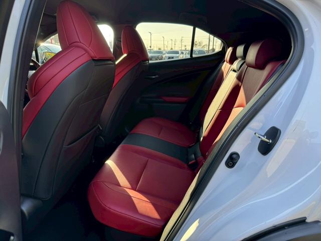 UX 250h Fスポーツ /ワンオーナー/BSM/衝突軽減/レーダークルーズ/レーンキープ/コーナーセンサー/パワーバックドア/パワーシート/シートメモリー/シートヒータ・エアコン/ステアリングヒーター/置くだけ充電/ETC(67枚目)