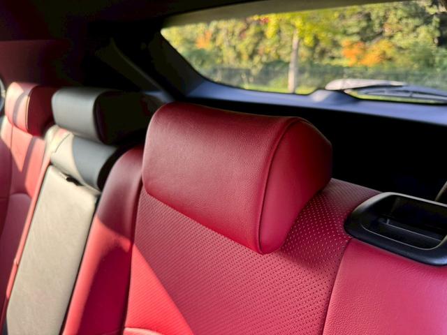 UX 250h Fスポーツ /ワンオーナー/BSM/衝突軽減/レーダークルーズ/レーンキープ/コーナーセンサー/パワーバックドア/パワーシート/シートメモリー/シートヒータ・エアコン/ステアリングヒーター/置くだけ充電/ETC(69枚目)