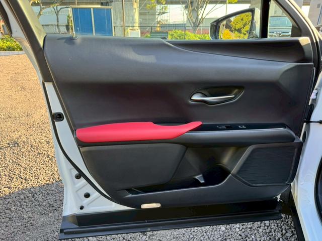 UX 250h Fスポーツ /ワンオーナー/BSM/衝突軽減/レーダークルーズ/レーンキープ/コーナーセンサー/パワーバックドア/パワーシート/シートメモリー/シートヒータ・エアコン/ステアリングヒーター/置くだけ充電/ETC(71枚目)