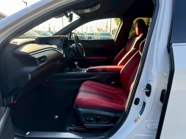 UX 250h Fスポーツ /ワンオーナー/BSM/衝突軽減/レーダークルーズ/レーンキープ/コーナーセンサー/パワーバックドア/パワーシート/シートメモリー/シートヒータ・エアコン/ステアリングヒーター/置くだけ充電/ETC(72枚目)