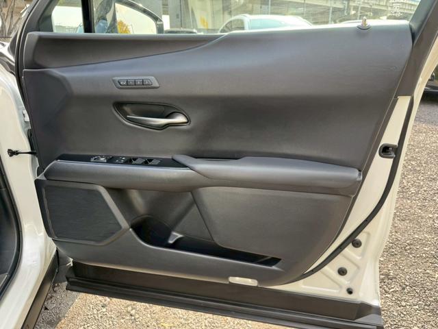 UX 250h VerL 衝突軽減/全周囲カメラ/レーダークルーズコントロール/コーナーセンサー/BSM/ハンドルヒーター/シートヒーター・エアコン/パワーシート/シートメモリ/ETC/Bluetooth/バックカメラ(31枚目)