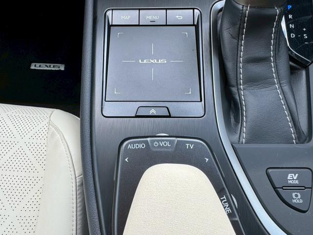 UX 250h VerL 衝突軽減/全周囲カメラ/レーダークルーズコントロール/コーナーセンサー/HUD/BSM/ハンドルヒーター/シートヒーター・エアコン/パワーシート/シートメモリ/ETC/Bluetooth/バックカメラ(52枚目)