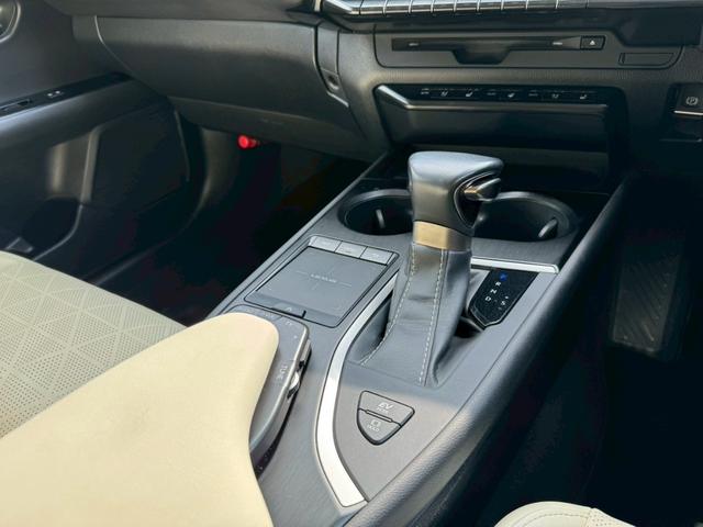 UX 250h VerL 衝突軽減/全周囲カメラ/レーダークルーズコントロール/コーナーセンサー/HUD/BSM/ハンドルヒーター/シートヒーター・エアコン/パワーシート/シートメモリ/ETC/Bluetooth/バックカメラ(53枚目)