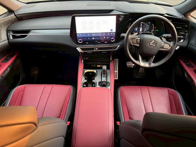 RX 500h Fスポーツパフォーマンス 現行/アドバンスドライブ/パノラマルーフ/マクレビ/全周囲カメラ/デジタルインナーミラー/HUD/BSM/衝突軽減/レーダークルーズ/コーナーセンサー/パワーバックドア/シートヒーター・エアコン(68枚目)