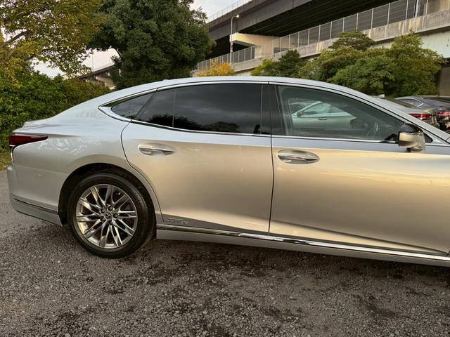 LS 500h エグゼクティブ /サンルーフ/マクレビ/BSM/HUD/デジタルインナーミラー/全周囲カメラ/衝突軽減/レーダークルーズ/レーンキープ/コーナーセンサー/パワーバックドア/シートヒータ・エアコン/パワーシート/ETC(19枚目)