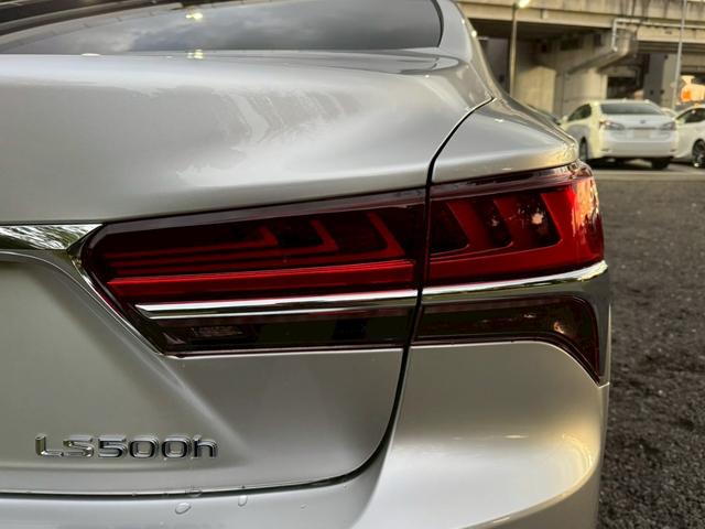 LS 500h エグゼクティブ /サンルーフ/マクレビ/BSM/HUD/デジタルインナーミラー/全周囲カメラ/衝突軽減/レーダークルーズ/レーンキープ/コーナーセンサー/パワーバックドア/シートヒータ・エアコン/パワーシート/ETC(22枚目)