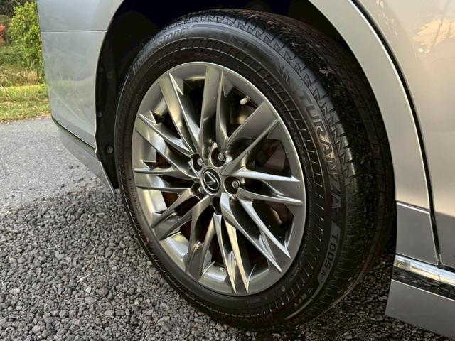 LS 500h エグゼクティブ /サンルーフ/マクレビ/BSM/HUD/デジタルインナーミラー/全周囲カメラ/衝突軽減/レーダークルーズ/レーンキープ/コーナーセンサー/パワーバックドア/シートヒータ・エアコン/パワーシート/ETC(24枚目)