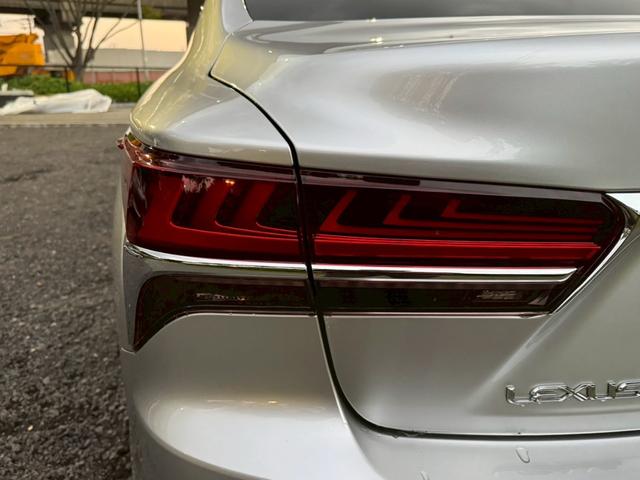 LS 500h エグゼクティブ /サンルーフ/マクレビ/BSM/HUD/デジタルインナーミラー/全周囲カメラ/衝突軽減/レーダークルーズ/レーンキープ/コーナーセンサー/パワーバックドア/シートヒータ・エアコン/パワーシート/ETC(29枚目)