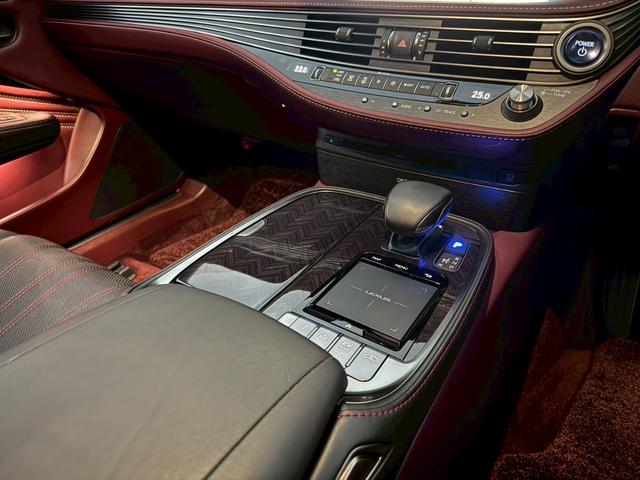 LS 500h エグゼクティブ /サンルーフ/マクレビ/BSM/HUD/デジタルインナーミラー/全周囲カメラ/衝突軽減/レーダークルーズ/レーンキープ/コーナーセンサー/パワーバックドア/シートヒータ・エアコン/パワーシート/ETC(56枚目)