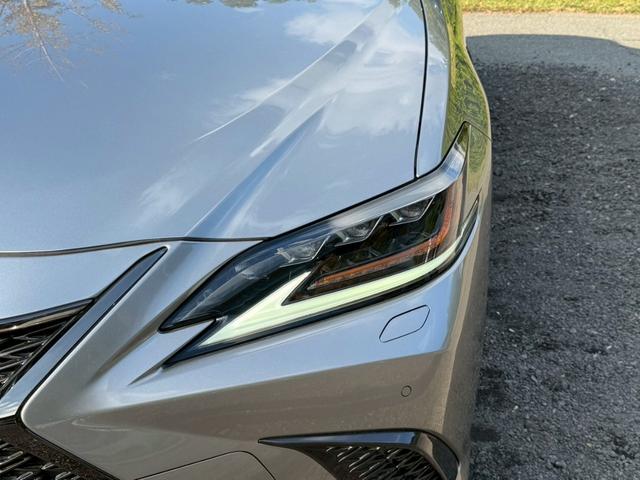 ES 300h Fスポーツ サンルーフ/衝突軽減/全周囲カメラ/レーダークルーズコントロール/コーナーセンサー/HUD/BSM/ハンドルヒーター/シートヒーター・エアコン/パワーシート/シートメモリ/ETC/Bluetooth(4枚目)