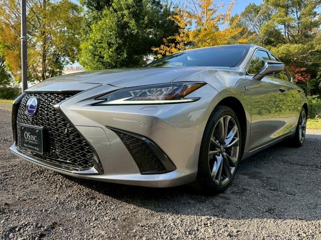 ES 300h Fスポーツ サンルーフ/衝突軽減/全周囲カメラ/レーダークルーズコントロール/コーナーセンサー/HUD/BSM/ハンドルヒーター/シートヒーター・エアコン/パワーシート/シートメモリ/ETC/Bluetooth(5枚目)