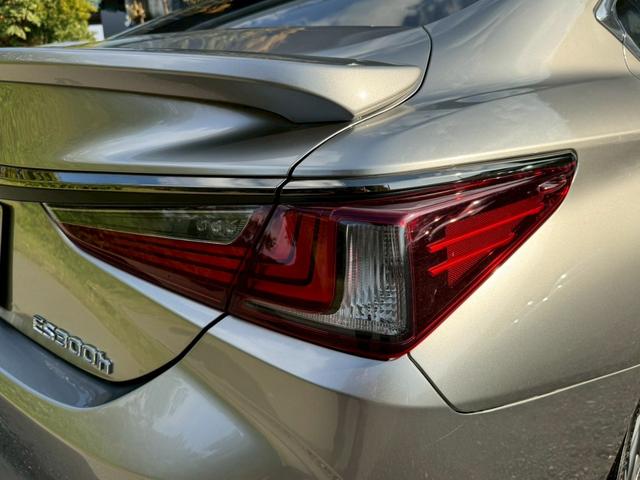 ES 300h Fスポーツ サンルーフ/衝突軽減/全周囲カメラ/レーダークルーズコントロール/コーナーセンサー/HUD/BSM/ハンドルヒーター/シートヒーター・エアコン/パワーシート/シートメモリ/ETC/Bluetooth(25枚目)