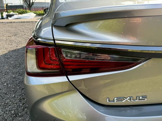 ES 300h Fスポーツ サンルーフ/衝突軽減/全周囲カメラ/レーダークルーズコントロール/コーナーセンサー/HUD/BSM/ハンドルヒーター/シートヒーター・エアコン/パワーシート/シートメモリ/ETC/Bluetooth(27枚目)