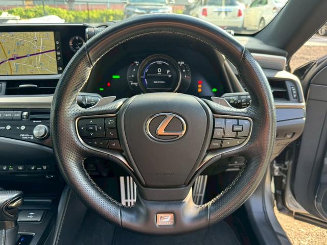 ES 300h Fスポーツ サンルーフ/衝突軽減/全周囲カメラ/レーダークルーズコントロール/コーナーセンサー/HUD/BSM/ハンドルヒーター/シートヒーター・エアコン/パワーシート/シートメモリ/ETC/Bluetooth(42枚目)