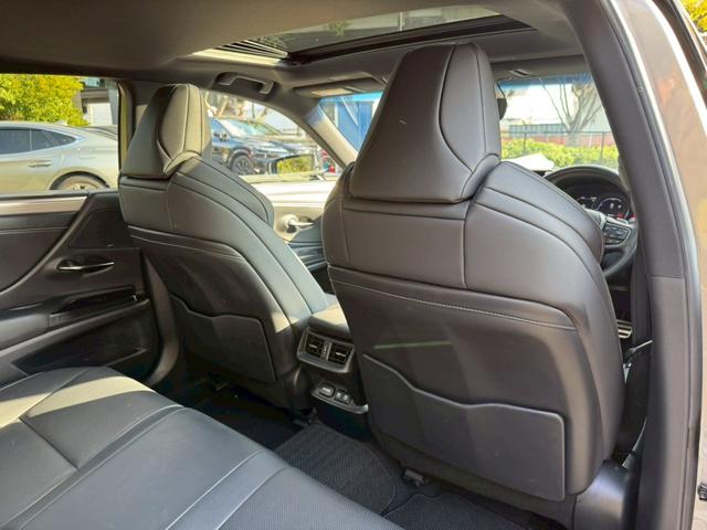 ES 300h Fスポーツ サンルーフ/衝突軽減/全周囲カメラ/レーダークルーズコントロール/コーナーセンサー/HUD/BSM/ハンドルヒーター/シートヒーター・エアコン/パワーシート/シートメモリ/ETC/Bluetooth(70枚目)