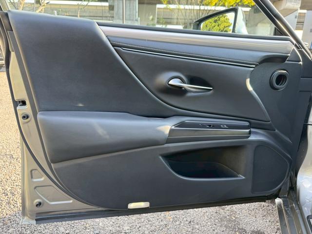 ES 300h Fスポーツ サンルーフ/衝突軽減/全周囲カメラ/レーダークルーズコントロール/コーナーセンサー/HUD/BSM/ハンドルヒーター/シートヒーター・エアコン/パワーシート/シートメモリ/ETC/Bluetooth(78枚目)