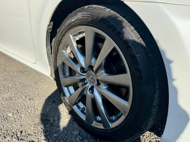 GS 250 Ipkg /後期Fグリル仕様/サンルーフ/クルーズコントロール/コーナーセンサー/シートヒータ・エアコン/電動格納ミラー/パワーシート/シートメモリ/LEDヘッドライト/ETC/バックカメラ/Bluetooth(13枚目)