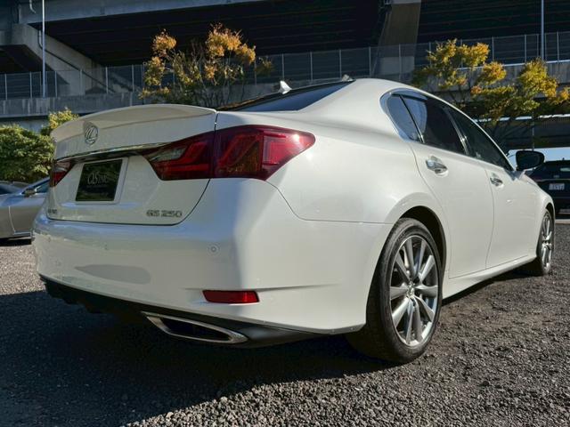 GS 250 Ipkg /後期Fグリル仕様/サンルーフ/クルーズコントロール/コーナーセンサー/シートヒータ・エアコン/電動格納ミラー/パワーシート/シートメモリ/LEDヘッドライト/ETC/バックカメラ/Bluetooth(15枚目)