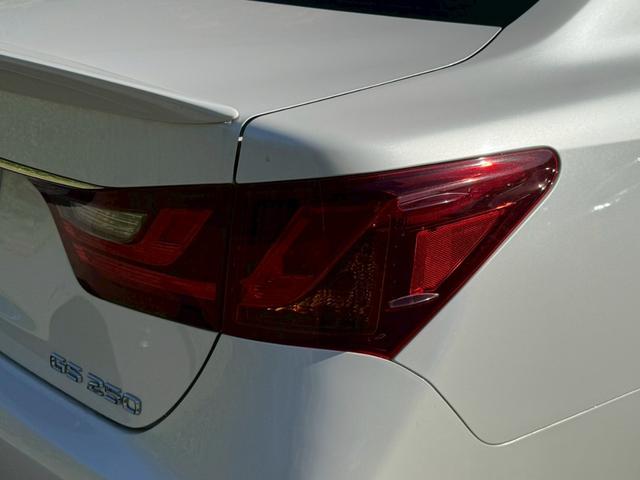 GS 250 Ipkg /後期Fグリル仕様/サンルーフ/クルーズコントロール/コーナーセンサー/シートヒータ・エアコン/電動格納ミラー/パワーシート/シートメモリ/LEDヘッドライト/ETC/バックカメラ/Bluetooth(17枚目)