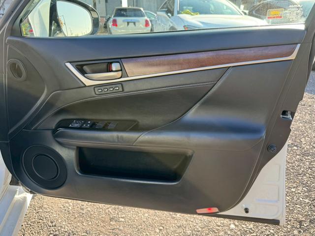 GS 250 Ipkg /後期Fグリル仕様/サンルーフ/クルーズコントロール/コーナーセンサー/シートヒータ・エアコン/電動格納ミラー/パワーシート/シートメモリ/LEDヘッドライト/ETC/バックカメラ/Bluetooth(25枚目)