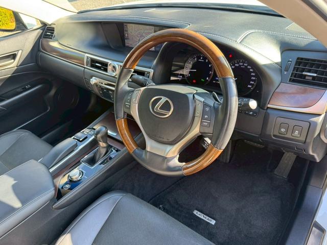 GS 250 Ipkg /後期Fグリル仕様/サンルーフ/クルーズコントロール/コーナーセンサー/シートヒータ・エアコン/電動格納ミラー/パワーシート/シートメモリ/LEDヘッドライト/ETC/バックカメラ/Bluetooth(35枚目)