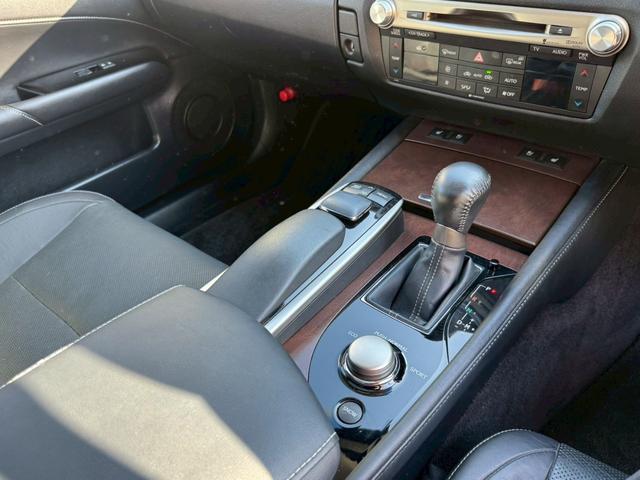 GS 250 Ipkg /後期Fグリル仕様/サンルーフ/クルーズコントロール/コーナーセンサー/シートヒータ・エアコン/電動格納ミラー/パワーシート/シートメモリ/LEDヘッドライト/ETC/バックカメラ/Bluetooth(44枚目)