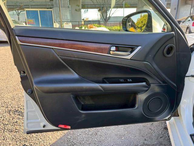 GS 250 Ipkg /後期Fグリル仕様/サンルーフ/クルーズコントロール/コーナーセンサー/シートヒータ・エアコン/電動格納ミラー/パワーシート/シートメモリ/LEDヘッドライト/ETC/バックカメラ/Bluetooth(65枚目)