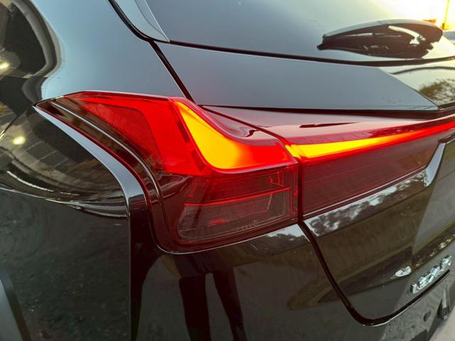 UX 250h Fスポーツ 衝突軽減/全周囲カメラ/レーダークルーズコントロール/コーナーセンサー/HUD/BSM/ハンドルヒーター/シートヒーター・エアコン/パワーシート/シートメモリ/ETC/Bluetooth/バックカメラ(30枚目)