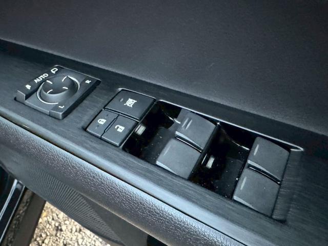 UX 250h Fスポーツ 衝突軽減/全周囲カメラ/レーダークルーズコントロール/コーナーセンサー/HUD/BSM/ハンドルヒーター/シートヒーター・エアコン/パワーシート/シートメモリ/ETC/Bluetooth/バックカメラ(36枚目)