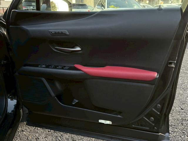 UX 250h Fスポーツ 衝突軽減/全周囲カメラ/レーダークルーズコントロール/コーナーセンサー/HUD/BSM/ハンドルヒーター/シートヒーター・エアコン/パワーシート/シートメモリ/ETC/Bluetooth/バックカメラ(32枚目)