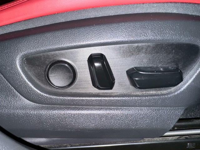 UX 250h Fスポーツ 衝突軽減/全周囲カメラ/レーダークルーズコントロール/コーナーセンサー/HUD/BSM/ハンドルヒーター/シートヒーター・エアコン/パワーシート/シートメモリ/ETC/Bluetooth/バックカメラ(34枚目)