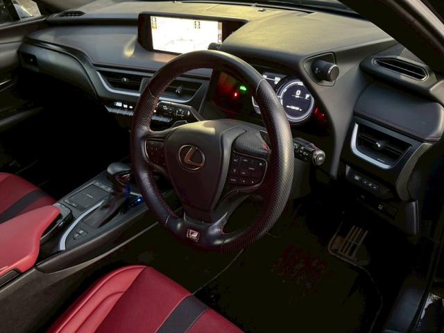 UX 250h Fスポーツ 衝突軽減/全周囲カメラ/レーダークルーズコントロール/コーナーセンサー/HUD/BSM/ハンドルヒーター/シートヒーター・エアコン/パワーシート/シートメモリ/ETC/Bluetooth/バックカメラ(37枚目)