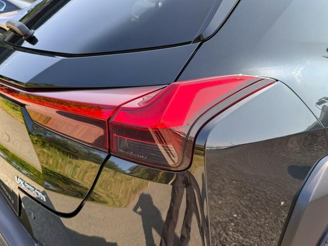 UX 250h Fスポーツ 衝突軽減/レーダークルーズコントロール/コーナーセンサー/ハンドルヒーター/シートヒーター/パワーシート/シートメモリ/ETC/Bluetooth/バックカメラ/プッシュスタート/電動格納ミラー(21枚目)