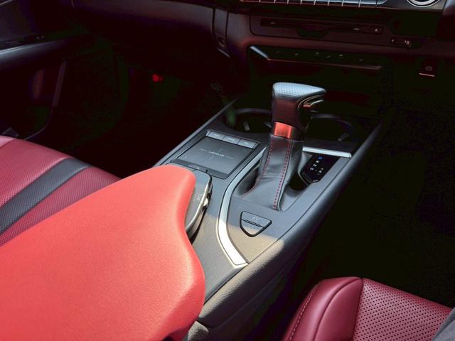 UX 250h Fスポーツ 衝突軽減/レーダークルーズコントロール/コーナーセンサー/ハンドルヒーター/シートヒーター/パワーシート/シートメモリ/ETC/Bluetooth/バックカメラ/プッシュスタート/電動格納ミラー(47枚目)