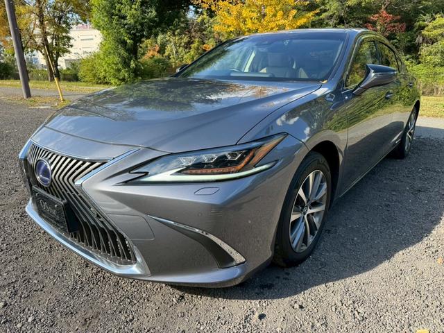 ＥＳ ３００ｈ　サンルーフ／衝突軽減／レーダークルーズコントロール／コーナーセンサー／ハンドルヒーター／シートヒーター・エアコン／ＢＳＭ／パワーシート／シートメモリ／ＥＴＣ／Ｂｌｕｅｔｏｏｔｈ／プッシュスタート（4枚目）