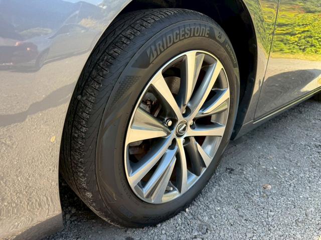 ＥＳ ３００ｈ　サンルーフ／衝突軽減／レーダークルーズコントロール／コーナーセンサー／ハンドルヒーター／シートヒーター・エアコン／ＢＳＭ／パワーシート／シートメモリ／ＥＴＣ／Ｂｌｕｅｔｏｏｔｈ／プッシュスタート（8枚目）